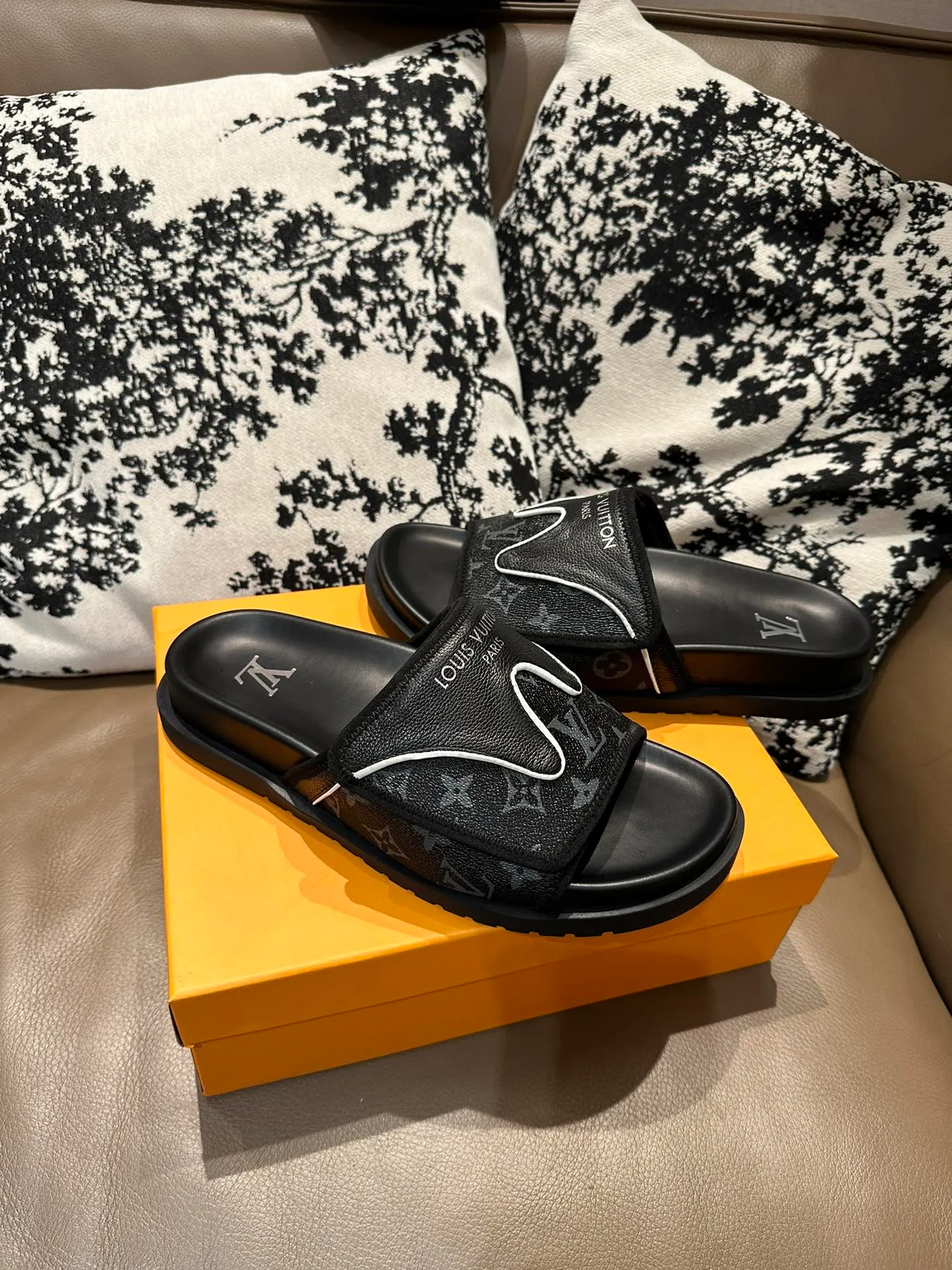 Men's shoes💰340💰 LV Velcro new style, cowhide surface, sheepskin lining, size 36-46